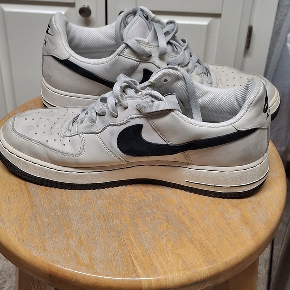 Nike Air Force 1 White with Black Swoosh - Picture 6 of 9